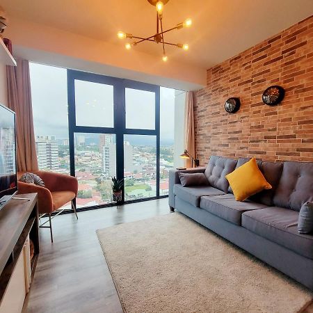 Cosmopolitan Apt 1407, 5 Star Facilities, 15M Sjo Airport, Parking, Pool, Gym سان هوزيه المظهر الخارجي الصورة